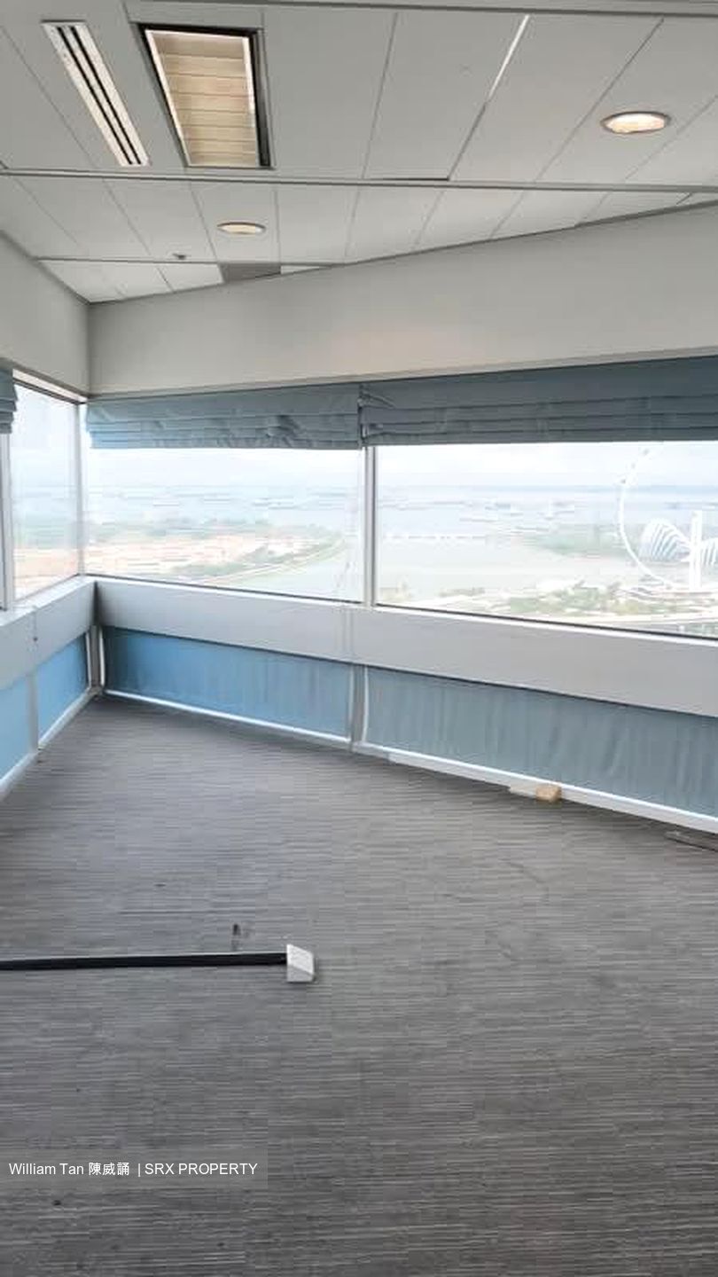 Gateway West (D7), Office #626069961